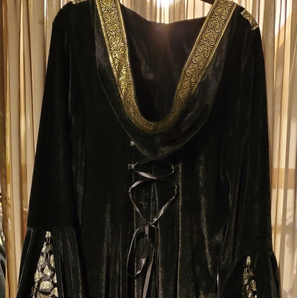 Medieval Renaissance Dress - Picture 3 of 4